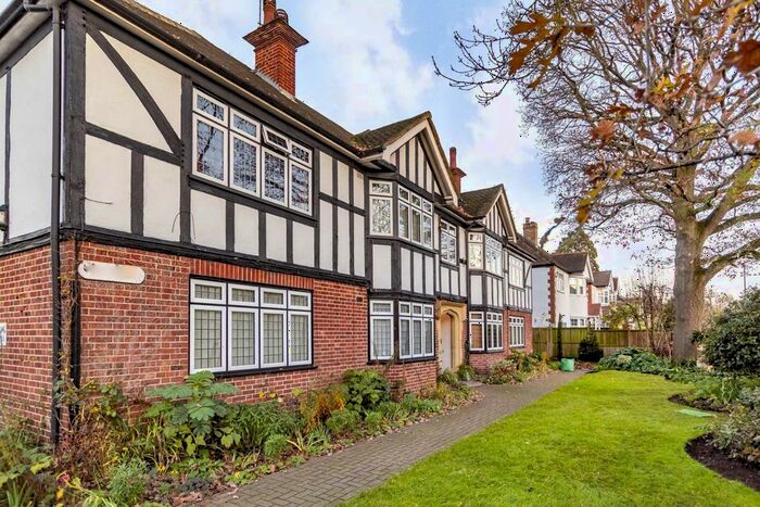 2 Bedroom Flat To Rent In Queens Road, Teddington, TW11