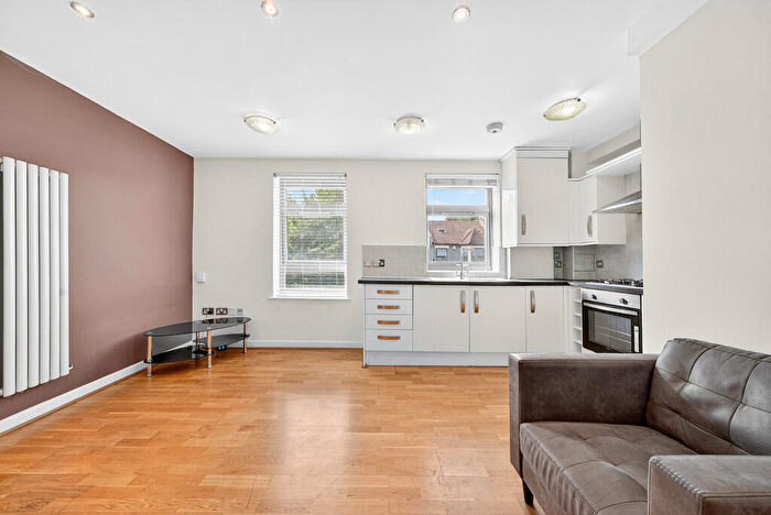 2 Bedroom Flat To Rent In Green Lane, Ilford, IG1