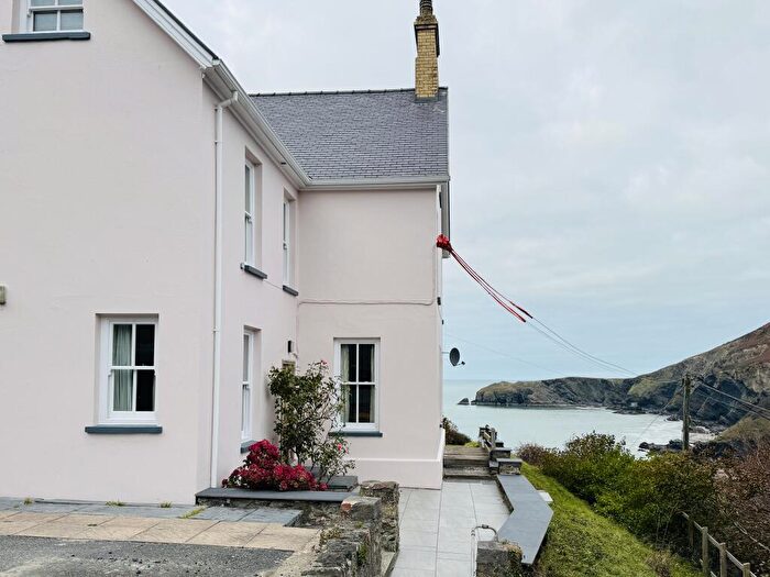 3 Bedroom Flat To Rent In Llangrannog, SA44