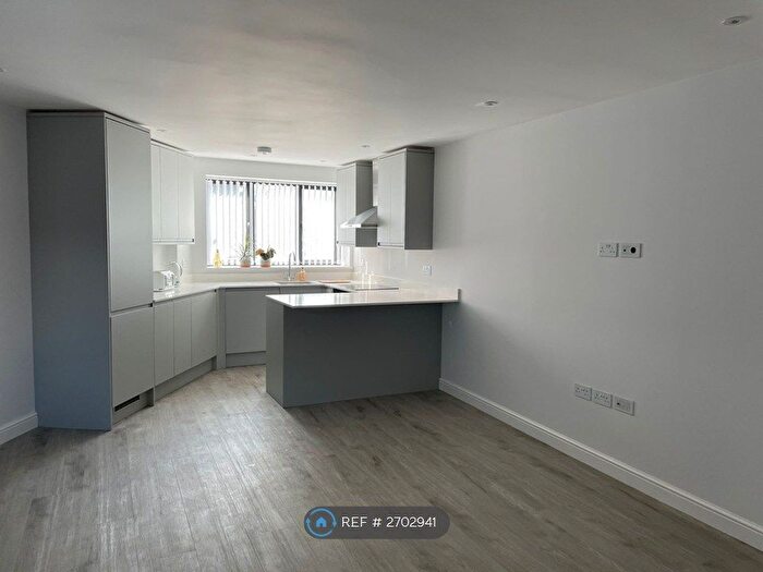 2 Bedroom Flat To Rent In Seymour House, London, HP5