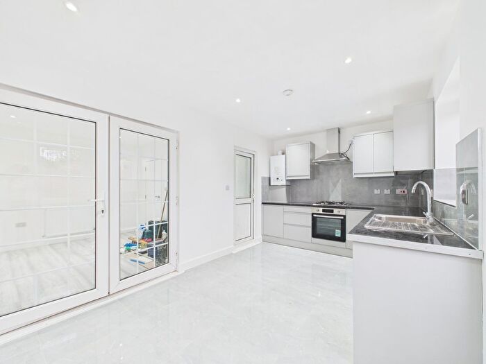 4 Bedroom Semi-Detached House To Rent In Stoke Road, Rainham, RM13