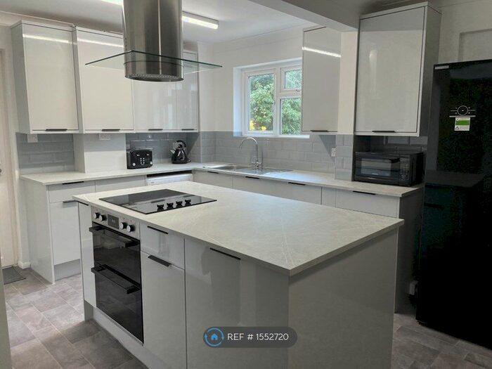 6 Bedroom Semi-Detached House To Rent In Goldfinch Close, Colchester, CO4