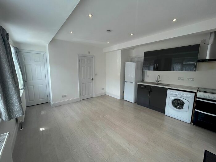 Studio To Rent In Swiss Avenue, Watford, WD18
