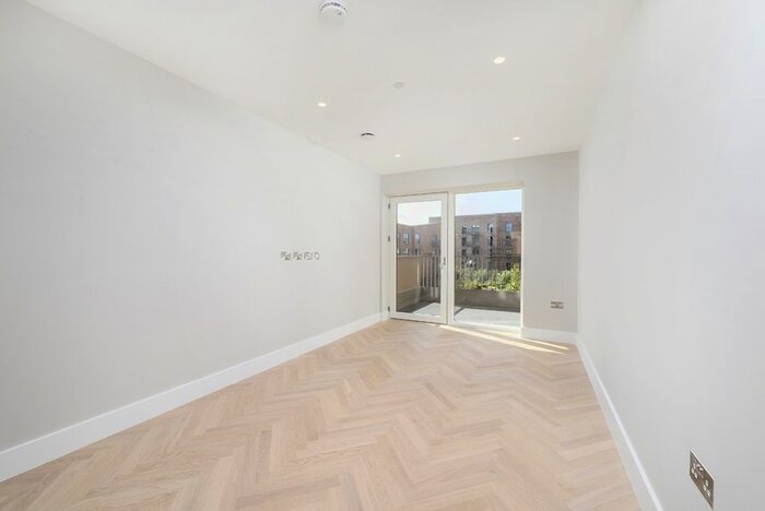 1 Bedroom Flat To Rent In Bloomsbury Building, India Way, Mill Hill, London, NW7