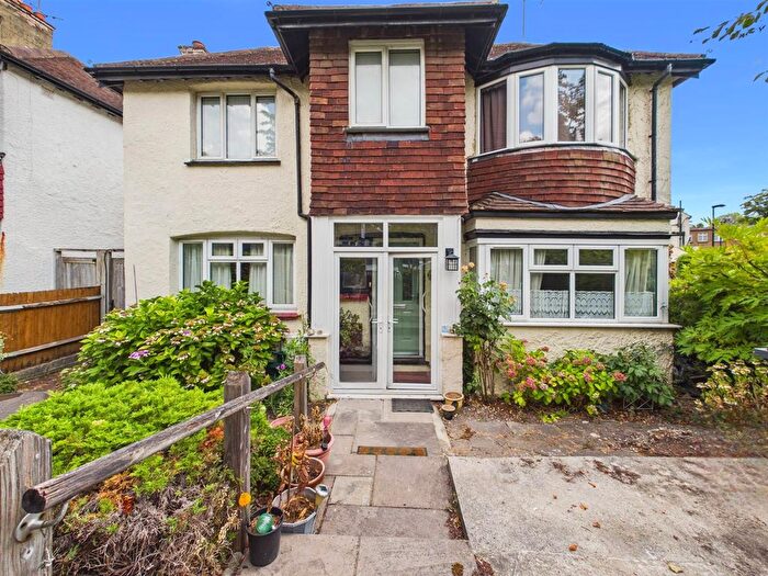 1 Bedroom Flat For Sale In South Drive, Coulsdon, CR5