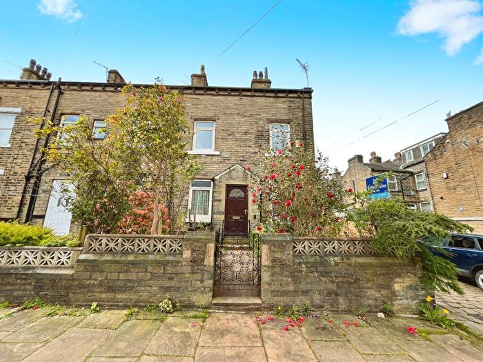 3 Bedroom End Of Terrace House To Rent In Bell Hall Terrace, Halifax, West Yorkshire, HX1
