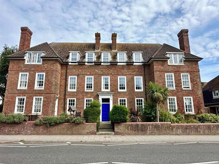 3 Bedroom Flat For Sale In The Bourne, Hastings, TN34