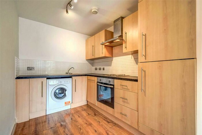 2 Bedroom Flat To Rent In Spring Street, Hull, East Yorkshire, HU2