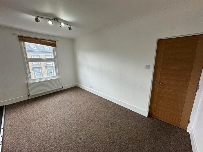 1 Bedroom Flat To Rent In Chatsworth Road, Clapton, E5