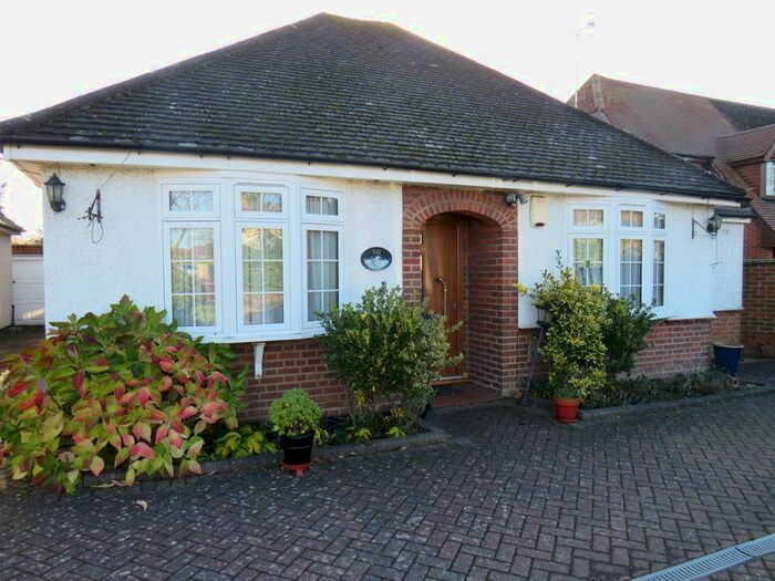 3 Bedroom Bungalow To Rent In Watford Road, Chiswell Green, St.Albans, AL2