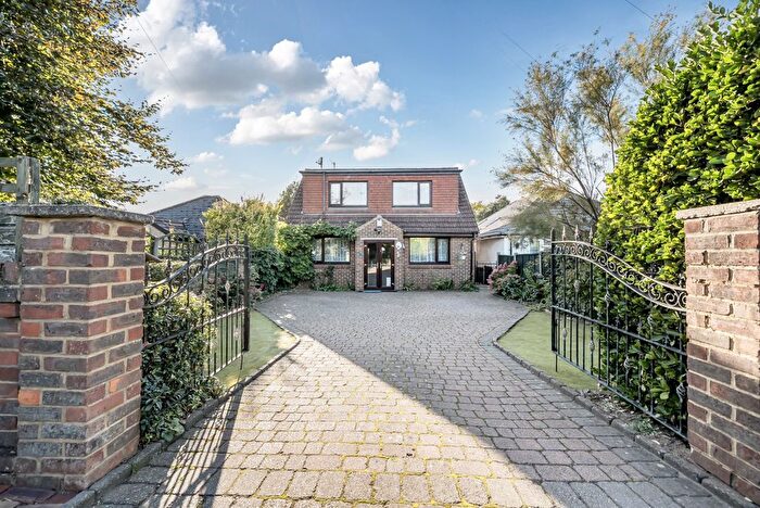 3 Bedroom Chalet For Sale In Lent Rise Road, Taplow, Buckinghamshire, SL6