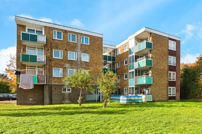 2 Bedroom Flat For Sale In Cuckmere Lane, Southampton, SO16