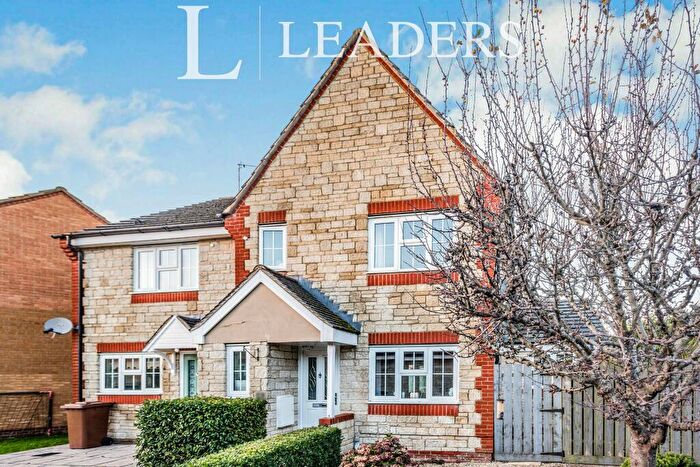 3 Bedroom Semi-Detached House To Rent In Rawdon Way, SN7