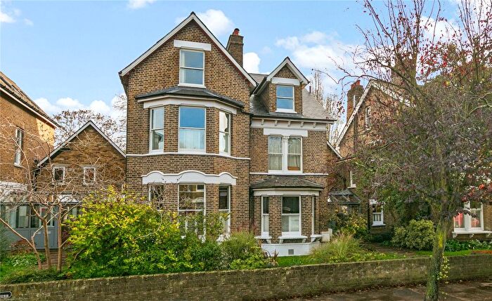 2 Bedroom Flat For Sale In Cumberland Road, Kew, Surrey, TW9