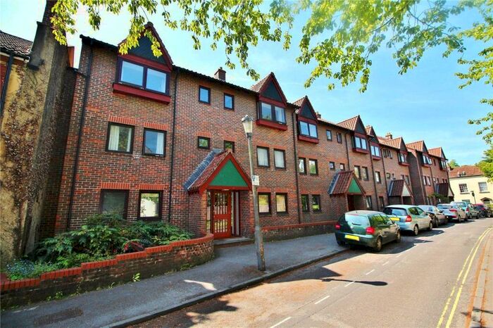 Apartment To Rent In Cleve Court, Cumberland Place, Bristol, Somerset, BS8