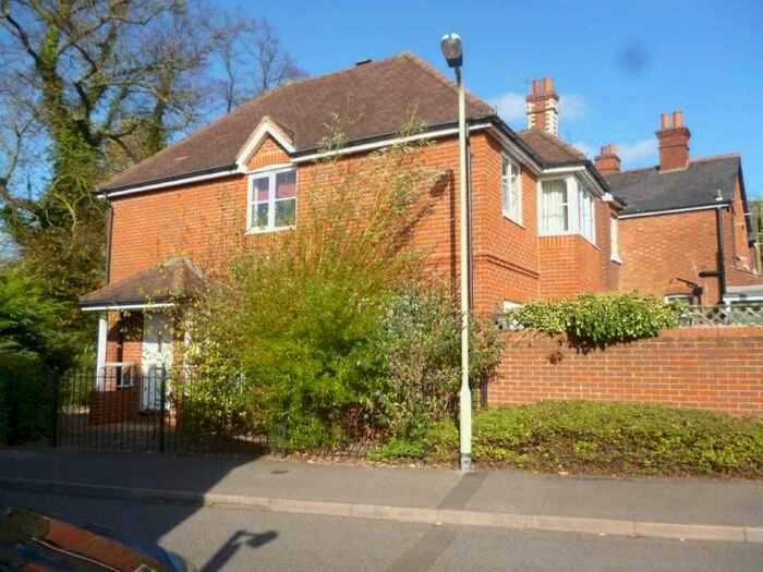 3 Bedroom Detached House To Rent In Norton Road, Wokingham RG40