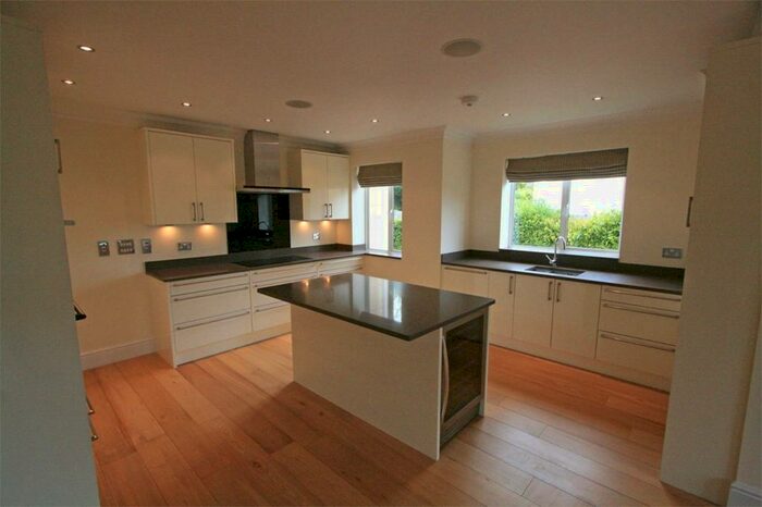 2 Bedroom Apartment To Rent In Kemerton Road, Beckenham, Kent, BR3