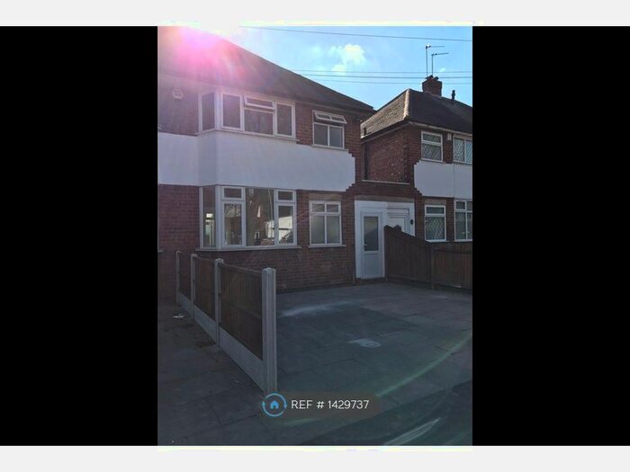 3 Bedroom Semi-Detached House To Rent In Horrell Road, Birmingham, B26