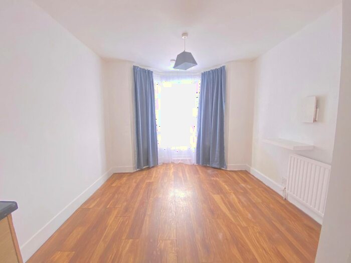 2 Bedroom Flat To Rent In Derby Road, East Ham, E7