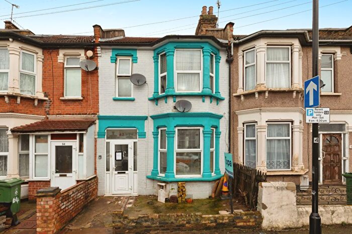 3 Bedroom Terraced House For Sale In Knotts Green Road, London, E10