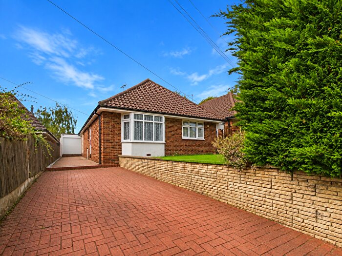 3 Bedroom Bungalow For Sale In Half Moon Lane, Worthing, BN13