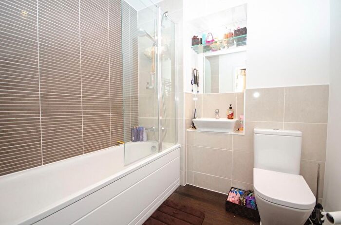 2 Bedroom Flat For Sale In Denyer Walk, Southampton, SO19