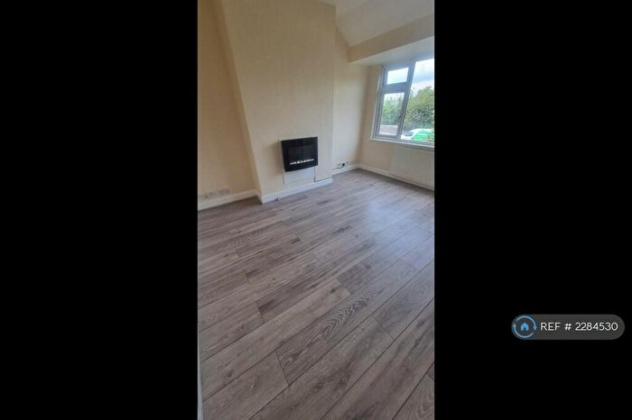 2 Bedroom Flat To Rent In London Road, Northfleet, Gravesend, DA11