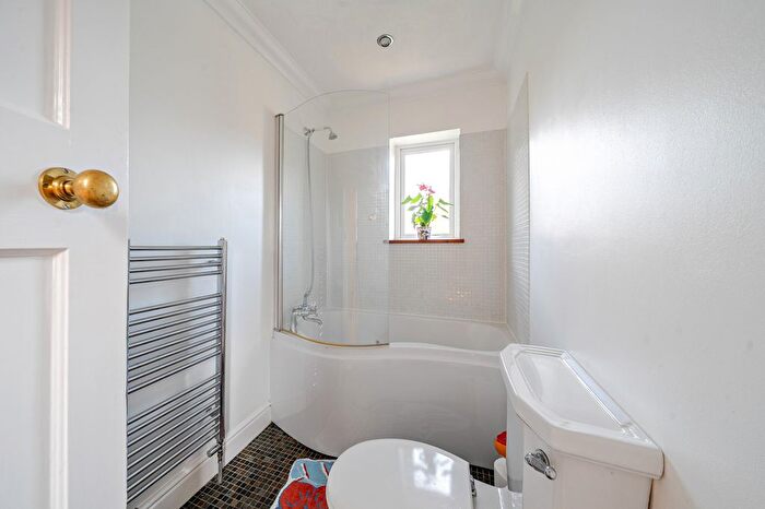 2 Bedroom Cottage For Sale In Murrells Lane, Camberley, GU15