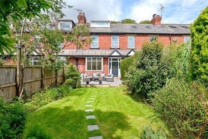 3 Bedroom Terraced House For Sale In South View, Collingham, LS22