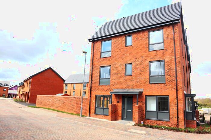 4 Bedroom Town House To Rent In Hallikar Drive, Whitehouse, Milton Keynes, MK8