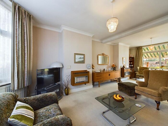 3 Bedroom Terraced House For Sale In Balmoral Road, Kingsthorpe, Northampton, NN2