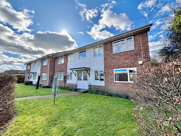 2 Bedroom Flat For Sale In Symes Road, Hamworthy, Poole, BH15