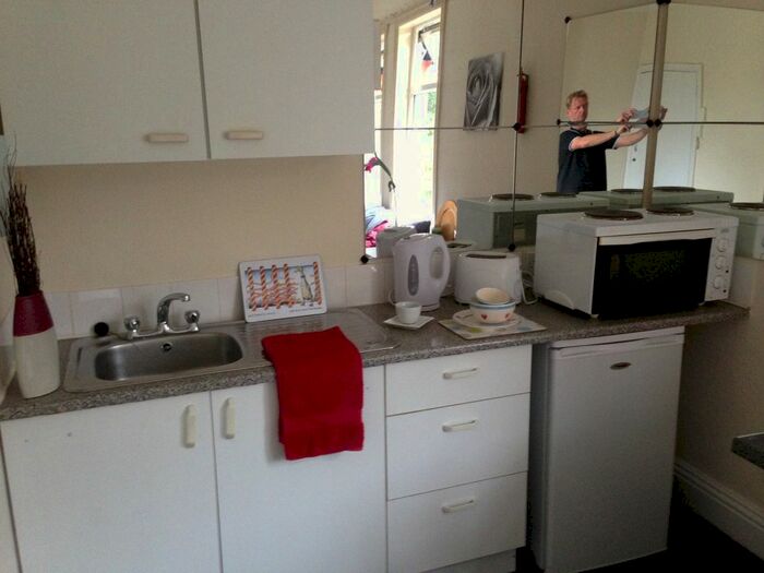 Studio To Rent In Austhorpe Road, Crossgates, LS15