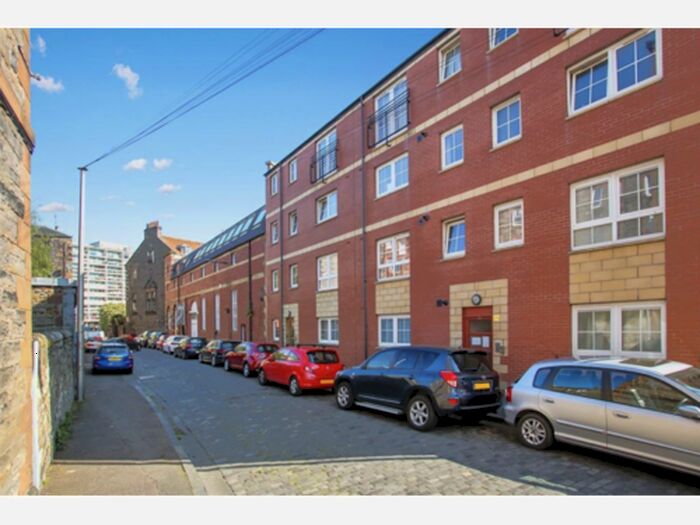 2 Bedroom Flat To Rent In Giles Street, Edinburgh, EH6