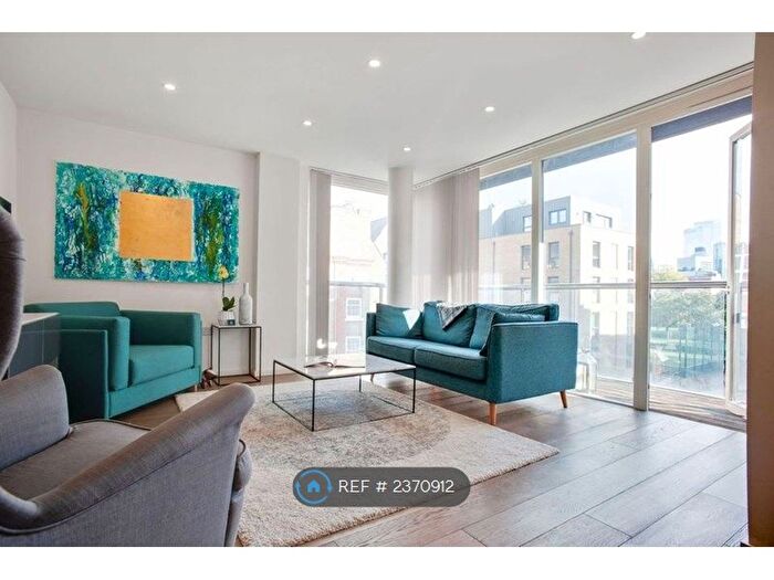 3 Bedroom Flat To Rent In Central Street, London, EC1V