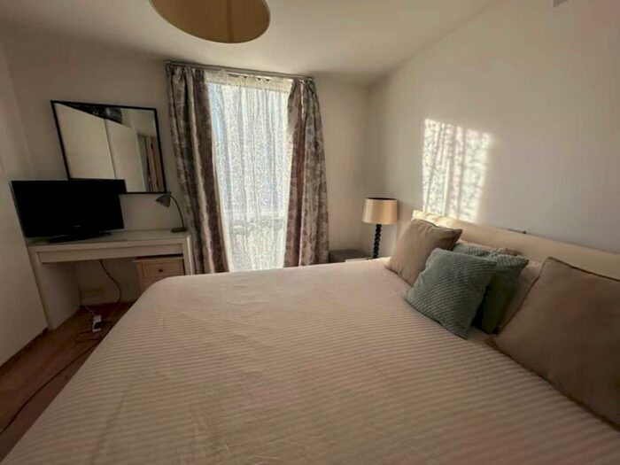 2 Bedroom Flat To Rent In Great West Quarter Claypond, Brentford, TW8