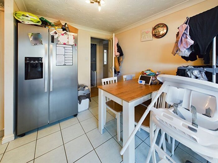 3 Bedroom Semi-Detached House For Sale In Wallace Close, King's Lynn, PE30