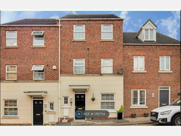 4 Bedroom Terraced House To Rent In Davies Way, Nottingham, NG5