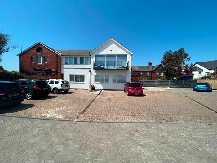 2 Bedroom Flat To Rent In East Terrace, Walton-on-the-Naze, CO14