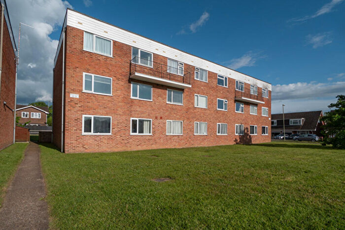 2 Bedroom Flat For Sale In Bracken Crescent, Bishopstoke, SO50
