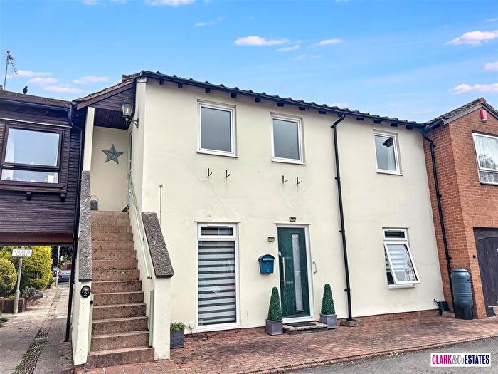 1 Bedroom Flat For Sale In Pound Close, Topsham, EX3