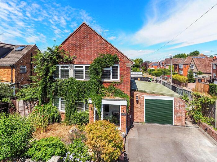 5 Bedroom Detached House For Sale In South View Gardens, Andover, SP10