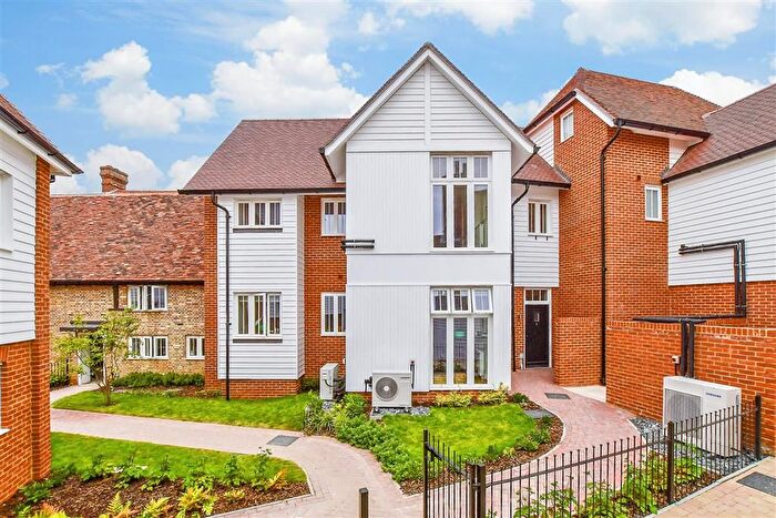 2 Bedroom Flat For Sale In Stone Street, Cranbrook, Kent, TN17
