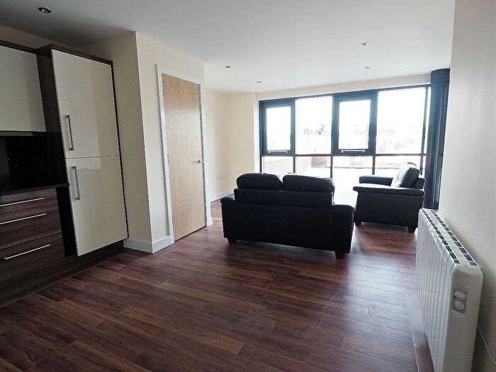3 Bedroom Flat To Rent In Fitzwilliam Street, Sheffield, S1