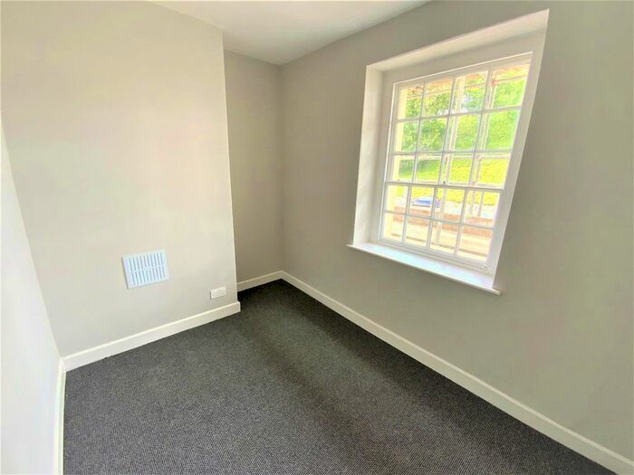 1 Bedroom Flat To Rent In Castle Street, Barnstaple, EX31