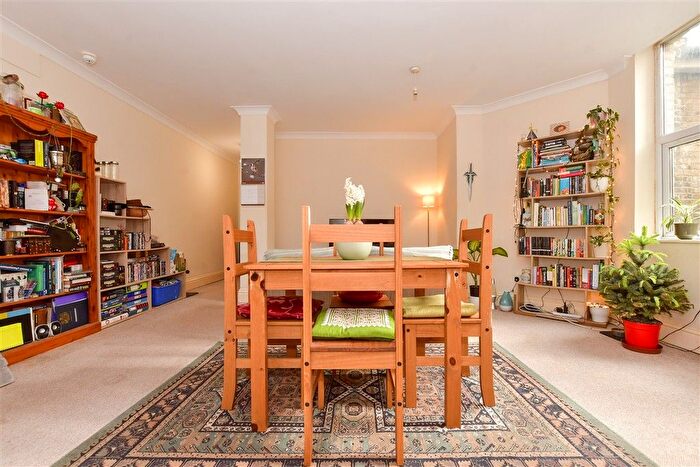 2 Bedroom Flat For Sale In New Street, Dover, Kent, CT17