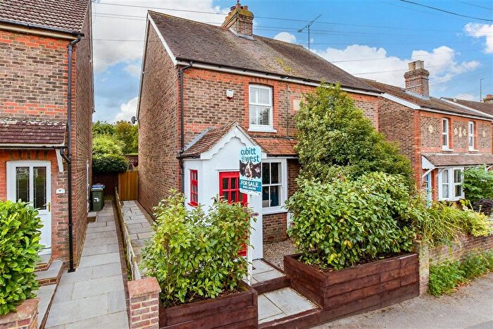 2 Bedroom Semi-detached House For Sale In Littlehaven Lane, Horsham, West Sussex, RH12