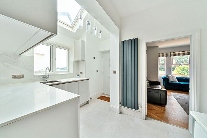 2 Bedroom Flat To Rent In London Road, Sunningdale, SL5