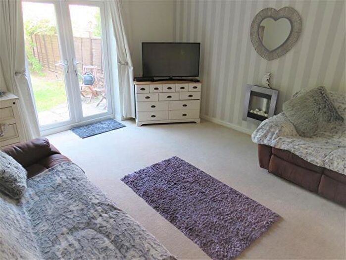 4 Bedroom Town House To Rent In Jardine Close, Stourbridge, DY8