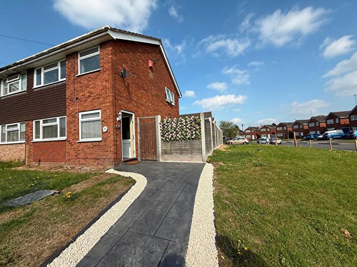 3 Bedroom Semi-Detached House To Rent In Farndale Avenue, Wolverhampton, WV6